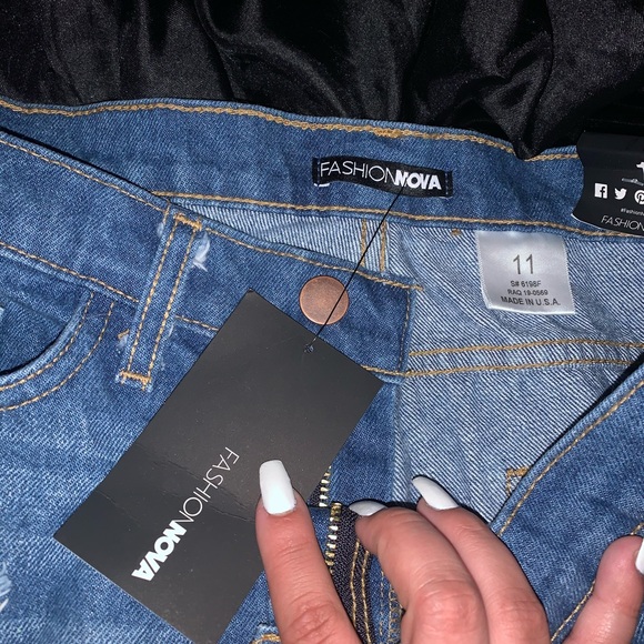 Distressed denim shorts - Picture 3 of 3